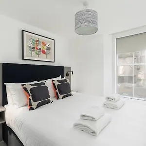 Destiny Scotland Market Street Apartment Edinburgh